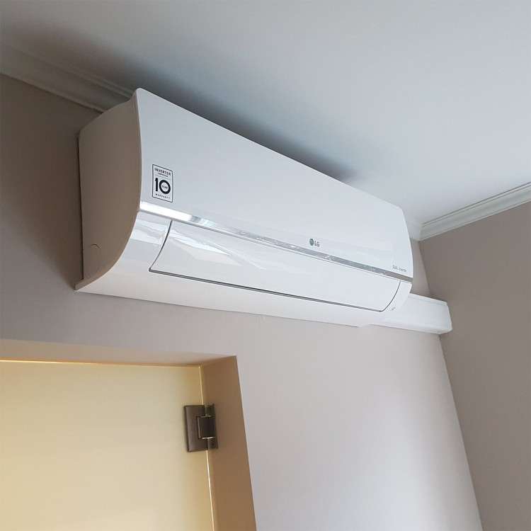 climatiseur réversible mural : profitez d'un confort optimal toute l'année avec un appareil économique et facile à installer, assurant chauffage et refroidissement efficaces.